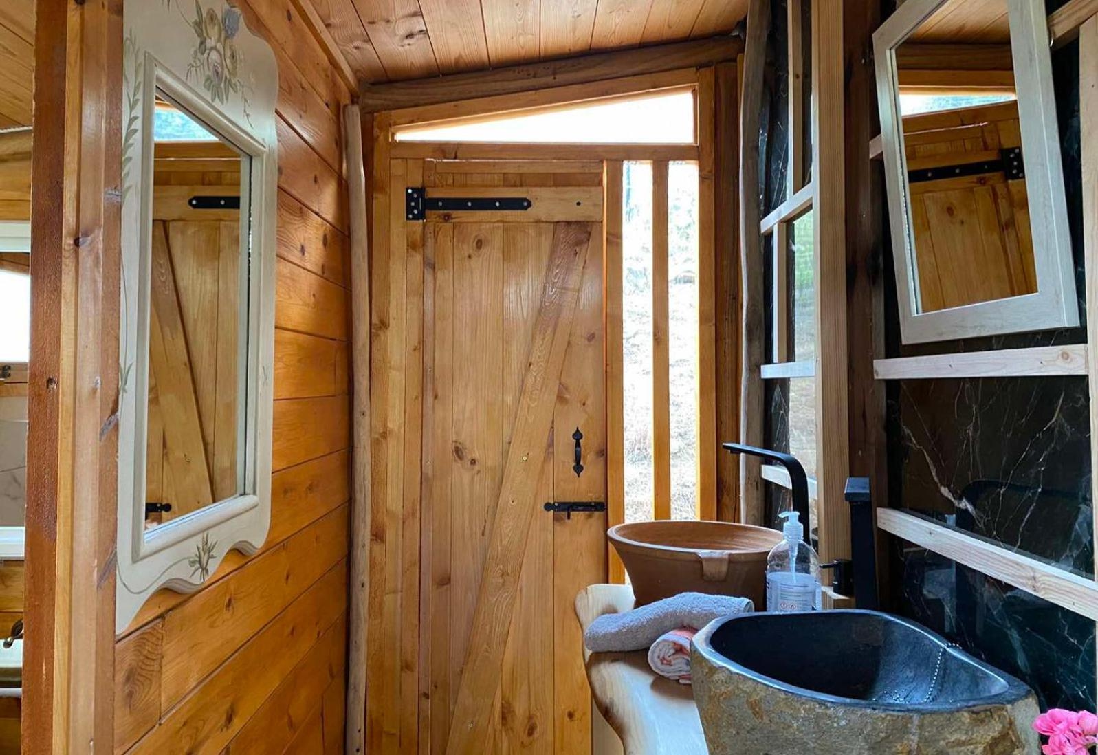 Wooden House At The Mountain-Private Guest House Paranimfoi Luaran gambar